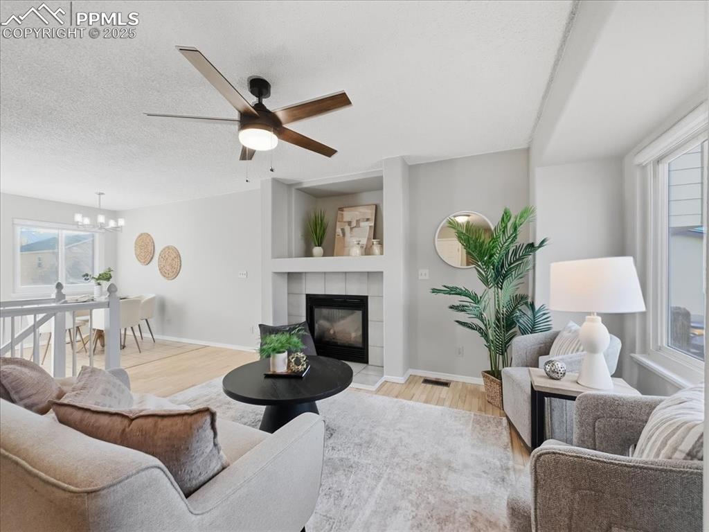 Image 16 of 40: Living Room