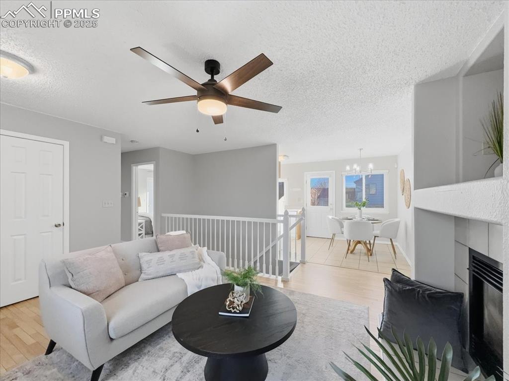 Image 18 of 40: Living Room