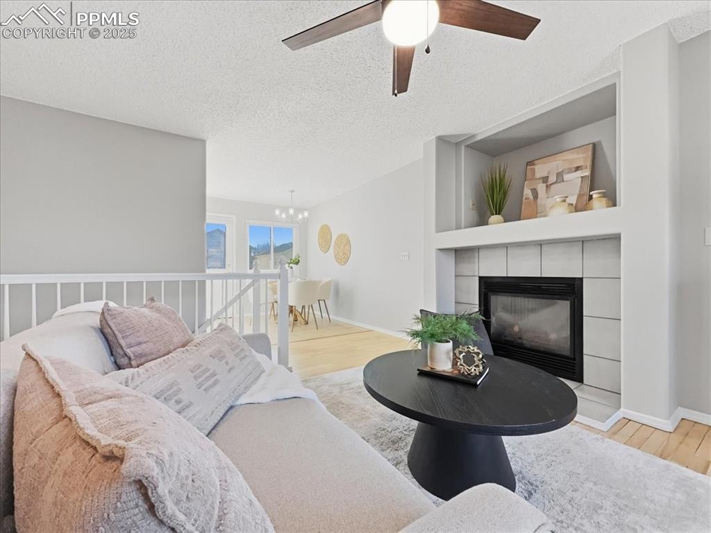 Image 19 of 40: Living Room