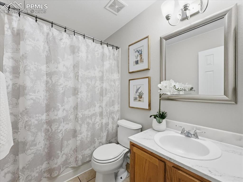 Image 29 of 40: Bathroom