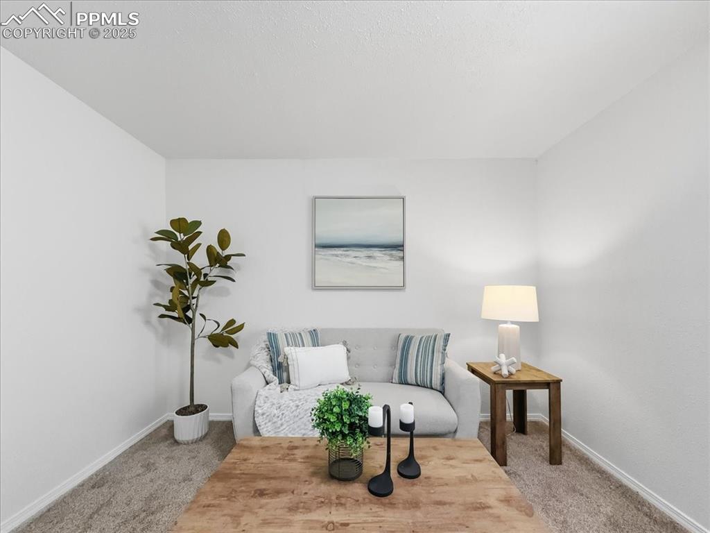 Image 31 of 40: Sitting Room