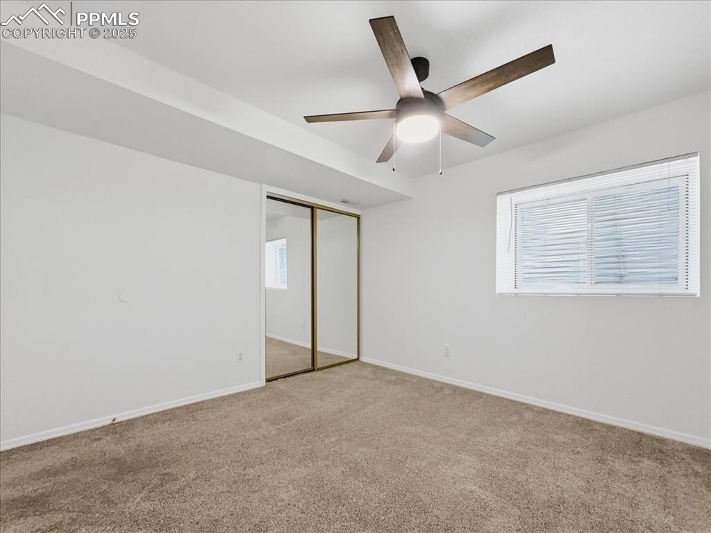 Image 34 of 40: Bedroom