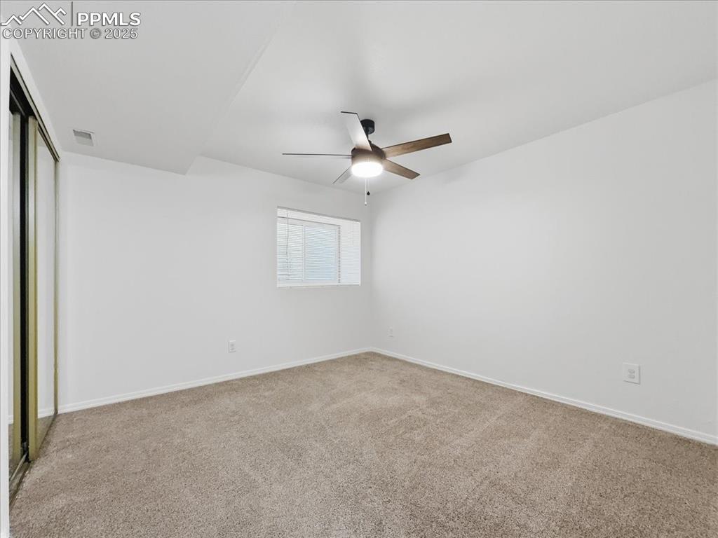 Image 35 of 40: Bedroom