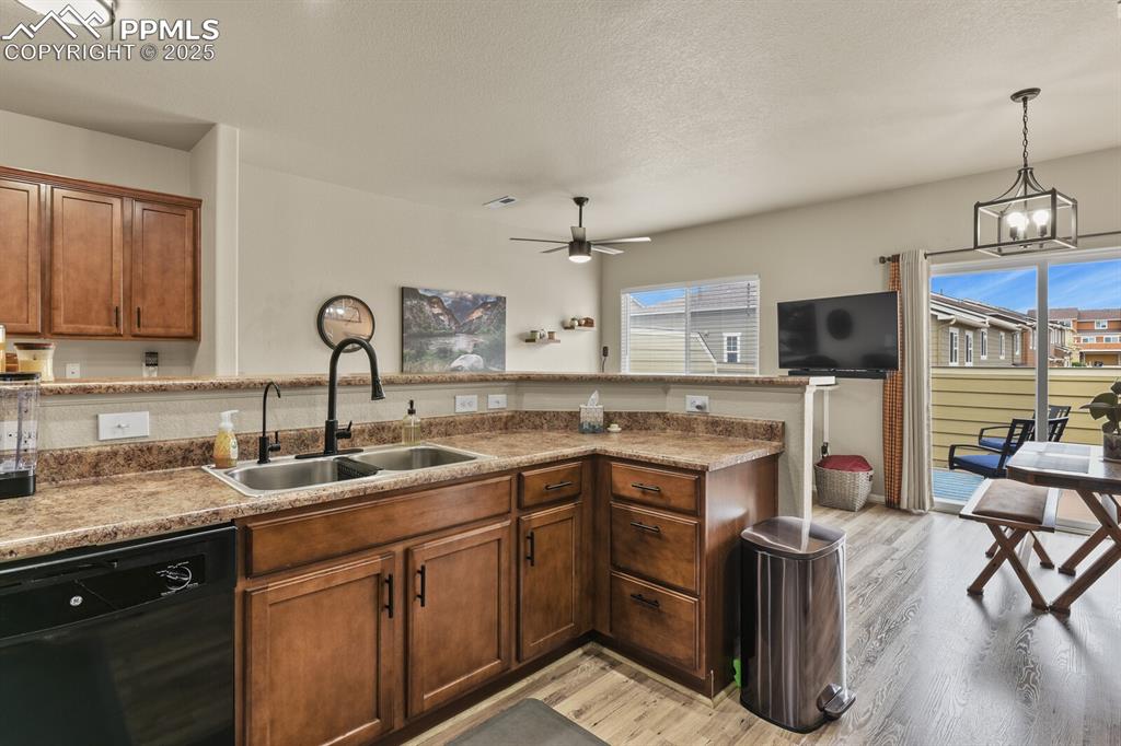 Image 17 of 29: Kitchen