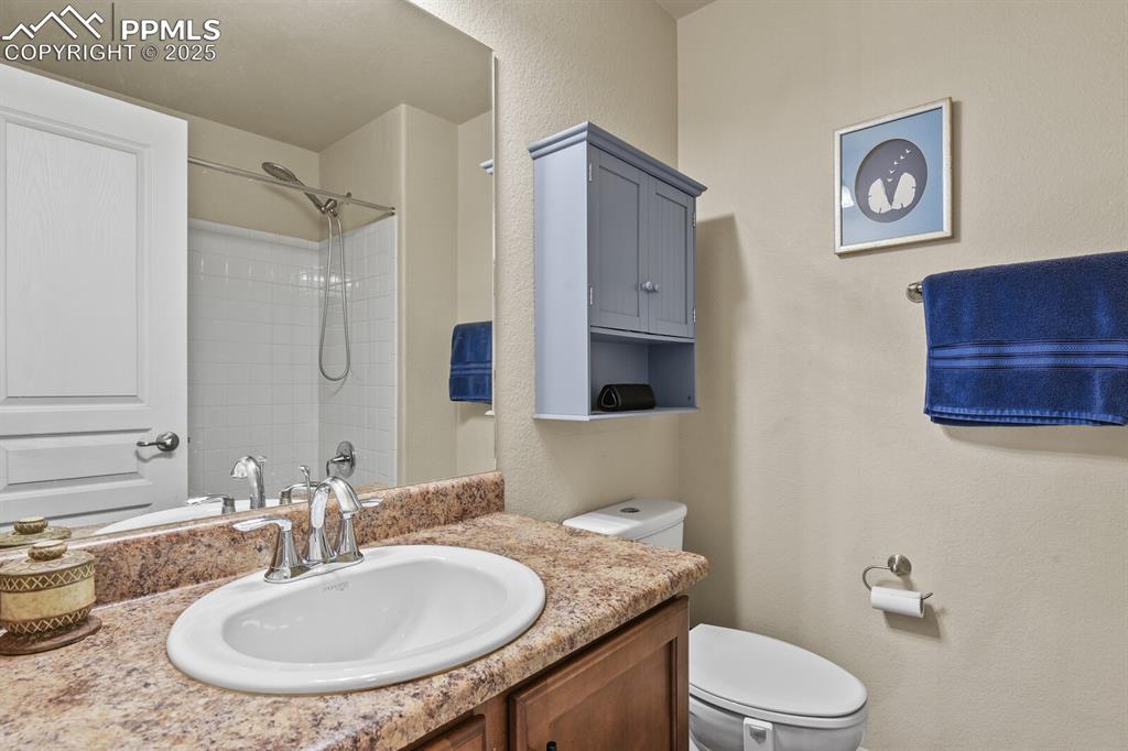 Image 26 of 29: Bathroom