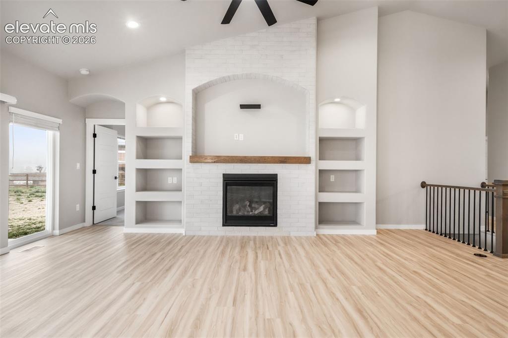 Image 10 of 50: Living Room