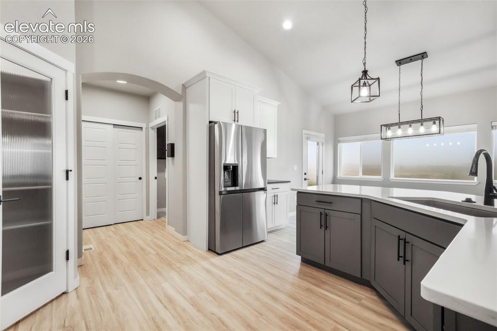 Image 19 of 50: Kitchen