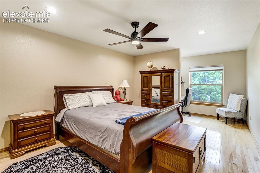 Image 25 of 40: Upper secondary bedroom #2