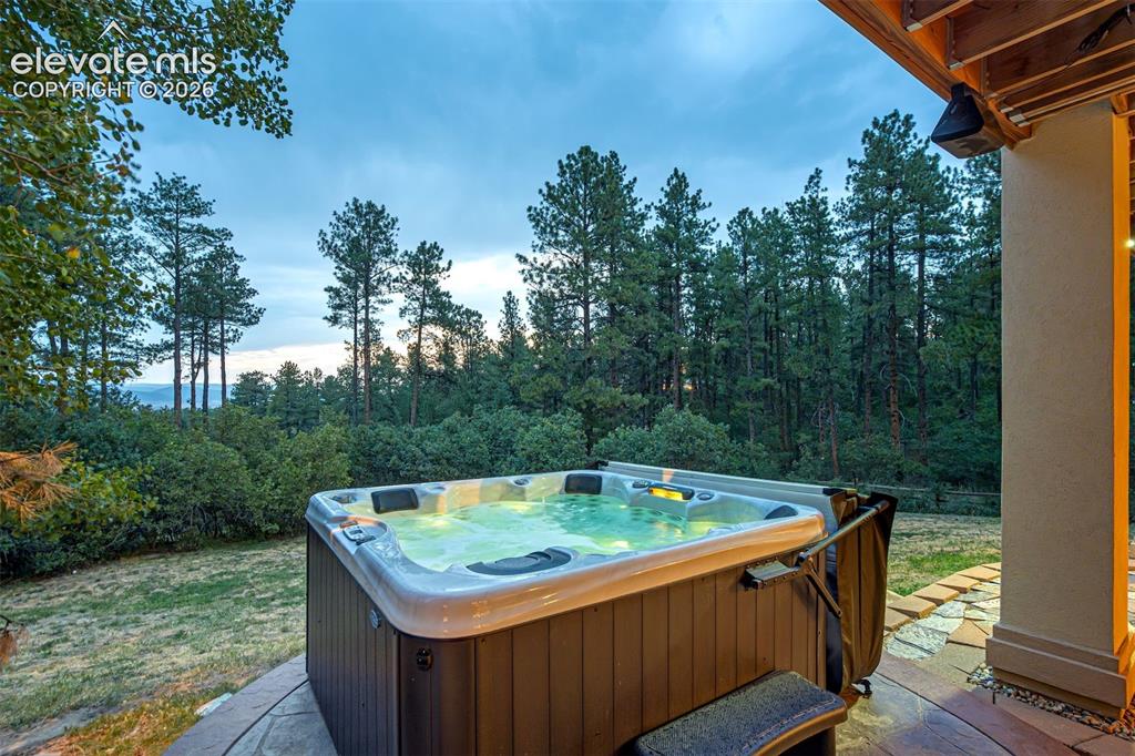 Image 38 of 40: Patio
