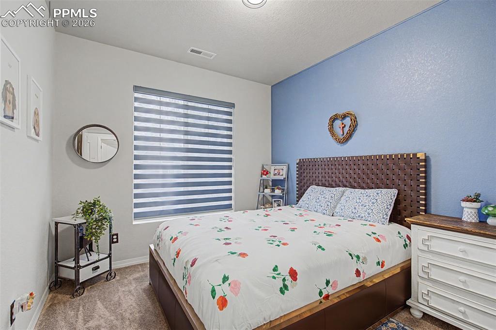Image 19 of 26: Bedroom