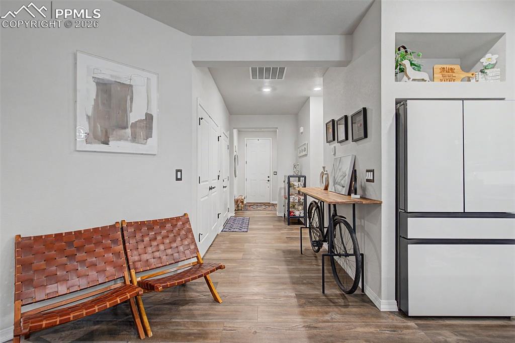 Image 6 of 26: Entrance Foyer