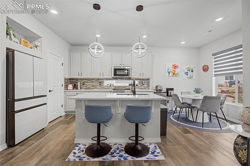 Image 9 of 26: Kitchen