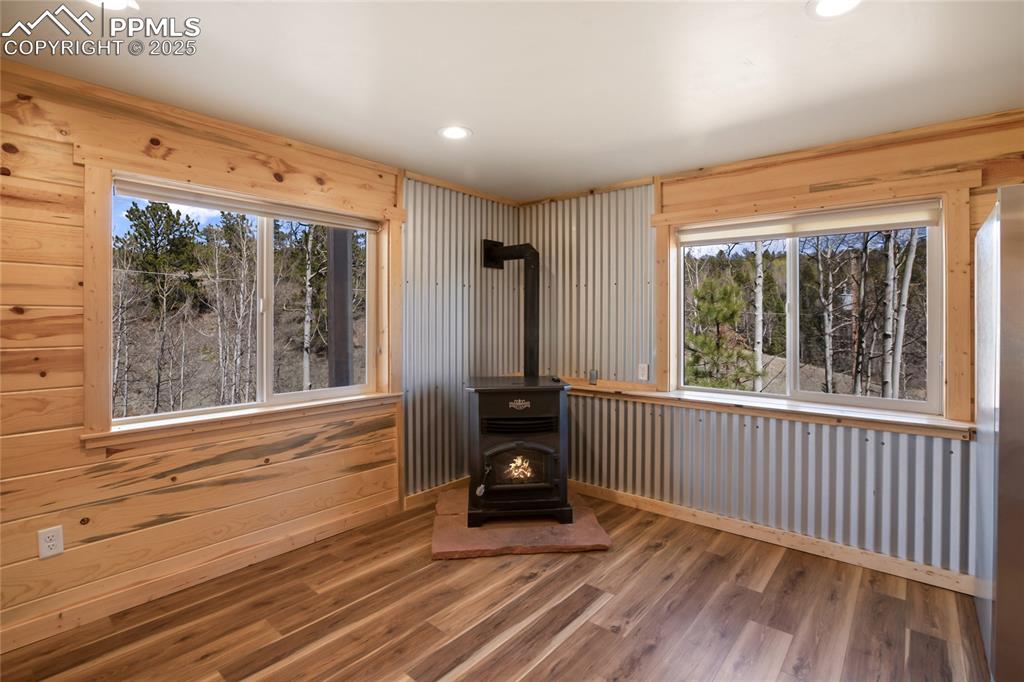 Image 10 of 45: Living room with electric pellet stove