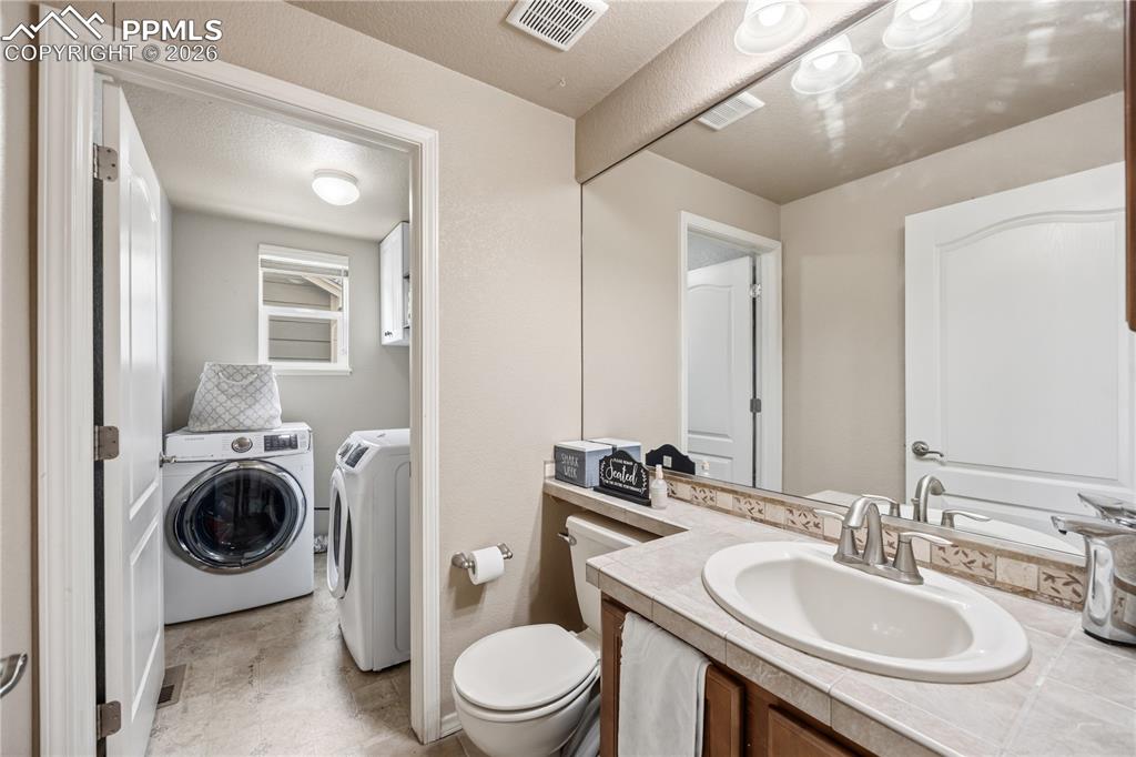 Image 13 of 34: Bathroom