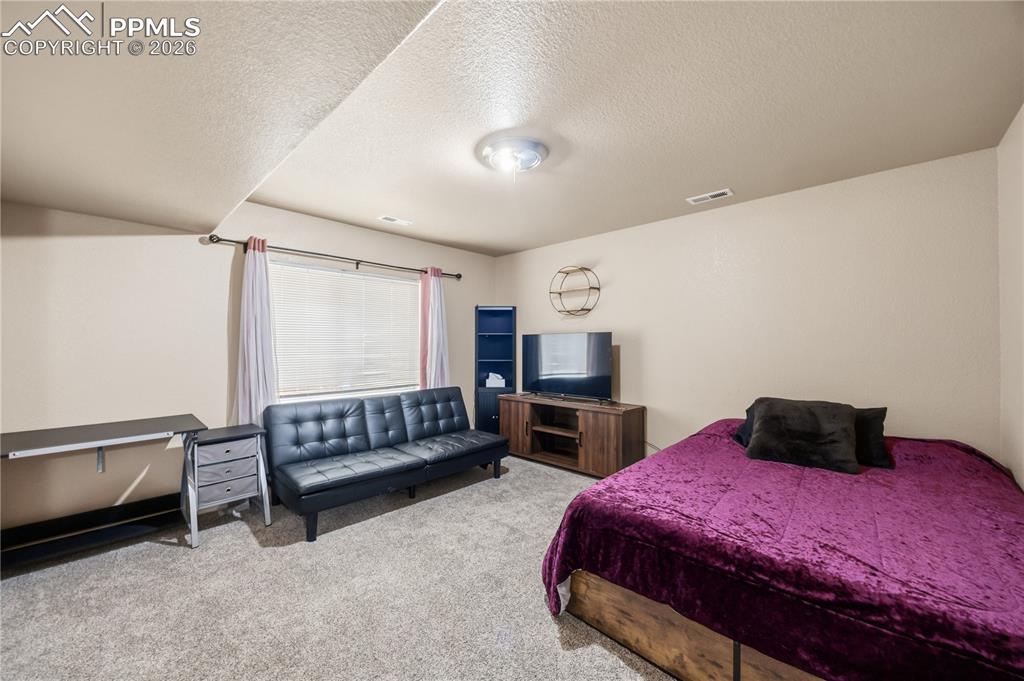 Image 17 of 34: Bedroom