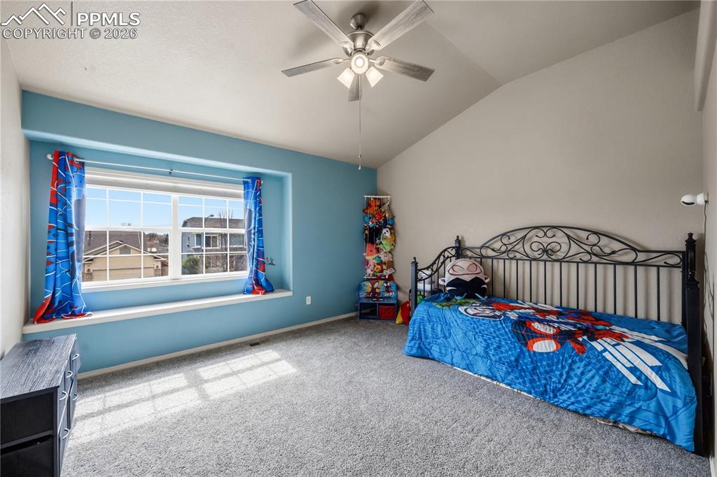 Image 29 of 34: Bedroom