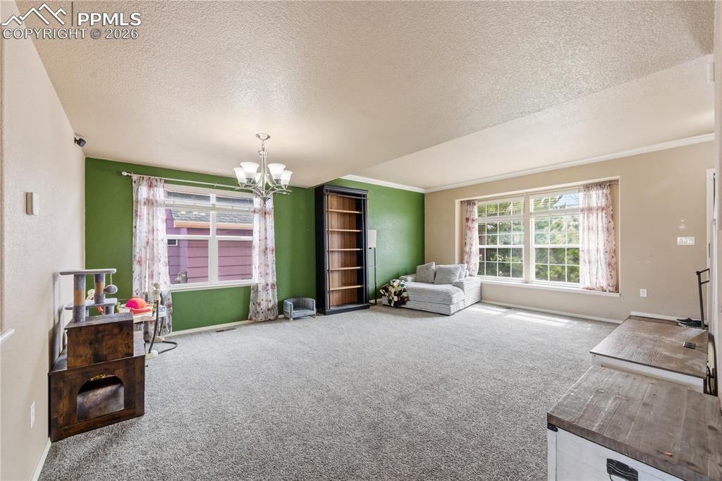 Image 3 of 34: Dining Area