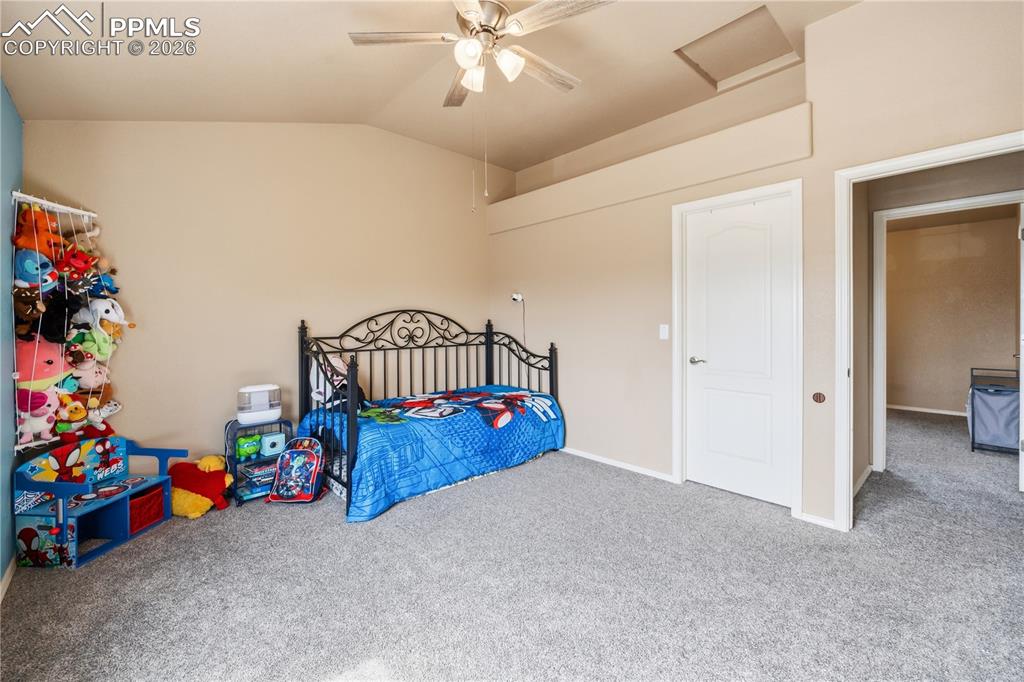 Image 30 of 34: Bedroom