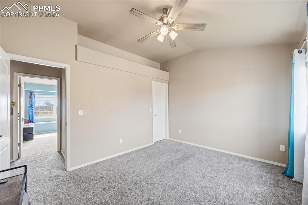 Image 32 of 34: Bedroom