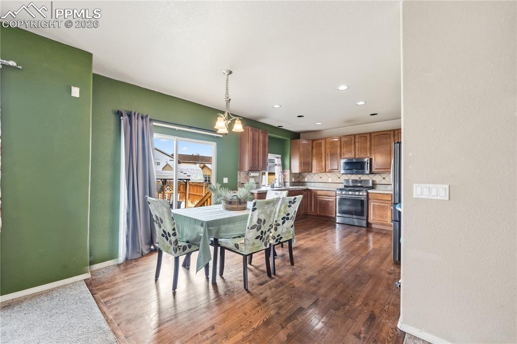 Image 8 of 34: Dining Area