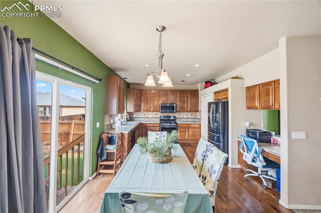 Image 9 of 34: Dining Area