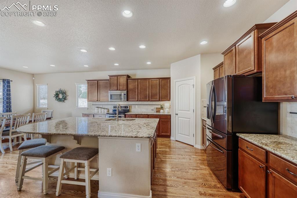 Image 11 of 50: Kitchen