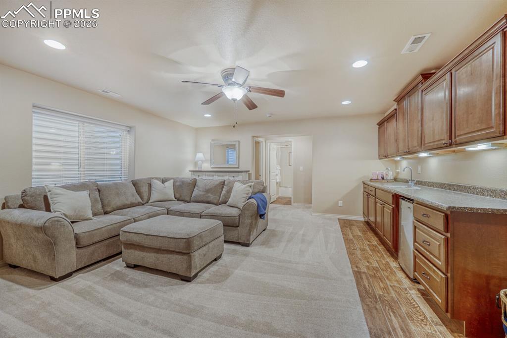 Image 31 of 50: Family Room