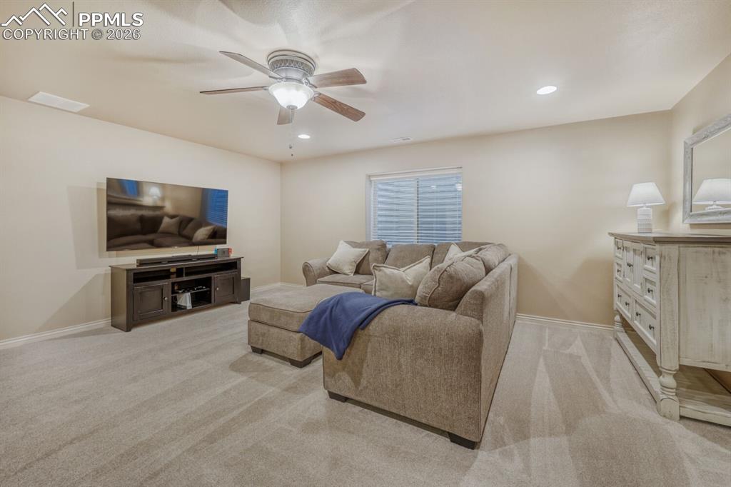 Image 32 of 50: Family Room