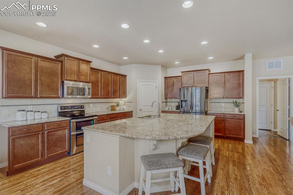 Image 8 of 50: Kitchen