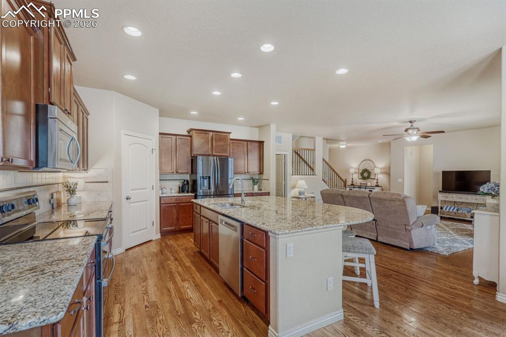 Image 9 of 50: Kitchen