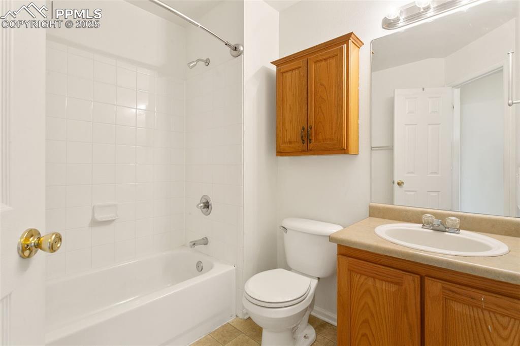 Image 43 of 50: Bathroom