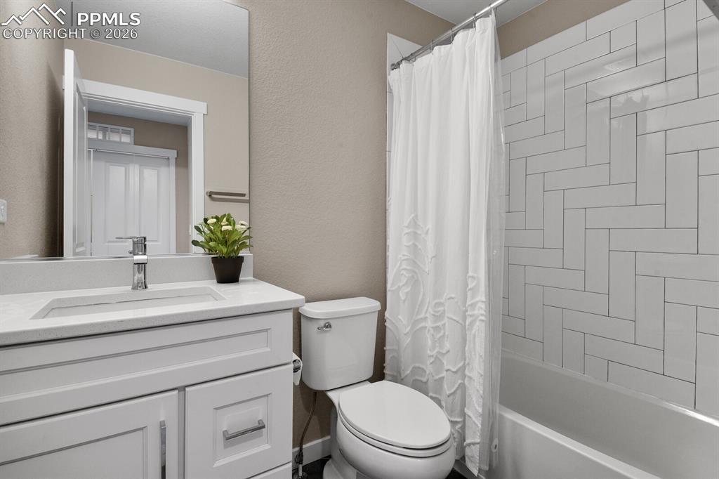 Image 24 of 34: Bedroom 3