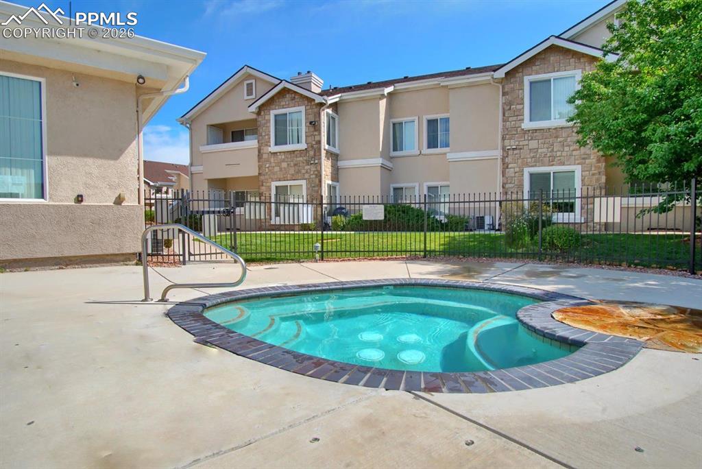 Image 28 of 30: Pool