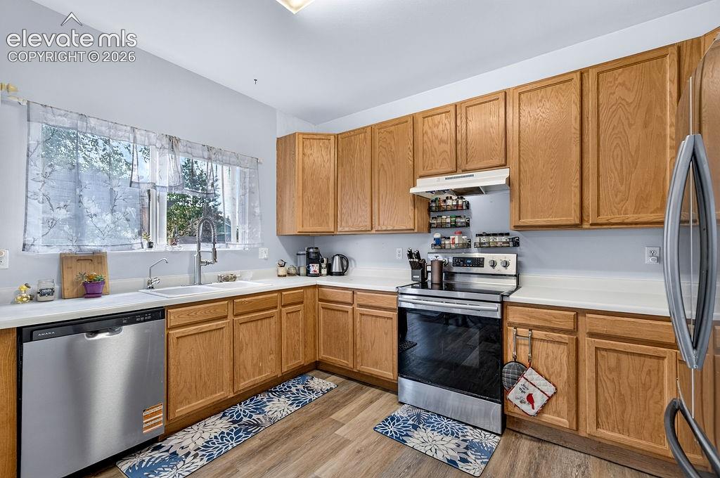 Image 11 of 45: Kitchen