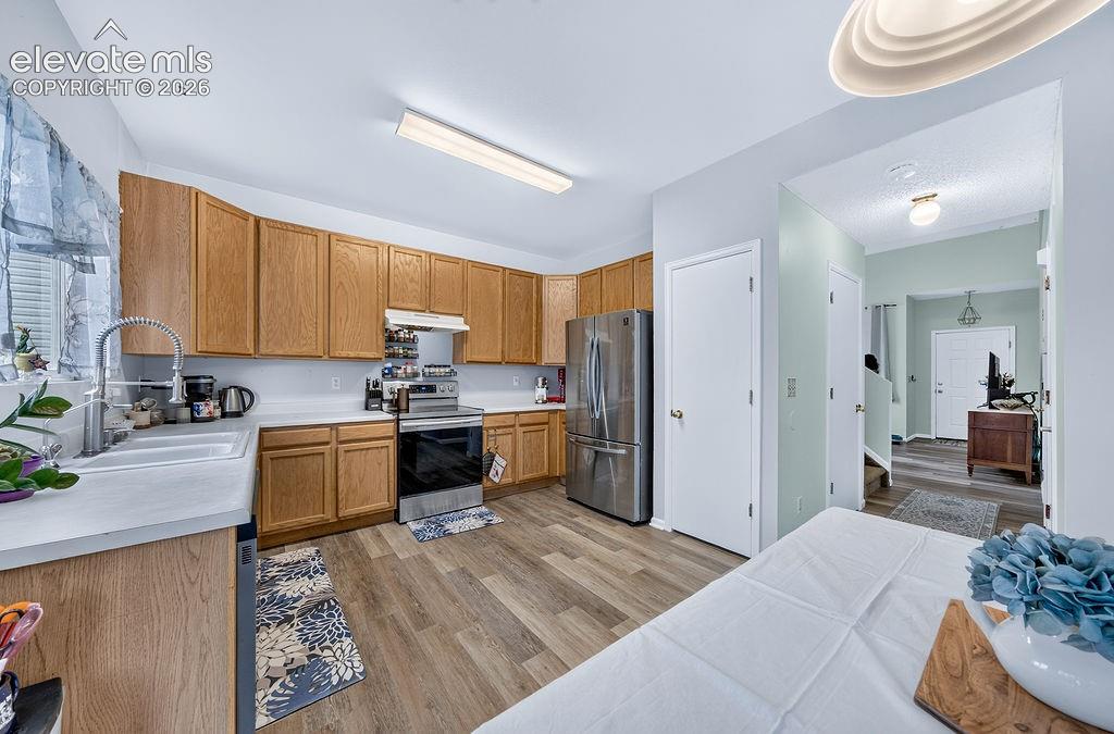 Image 13 of 45: Kitchen