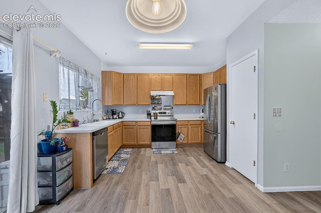 Image 14 of 45: Kitchen
