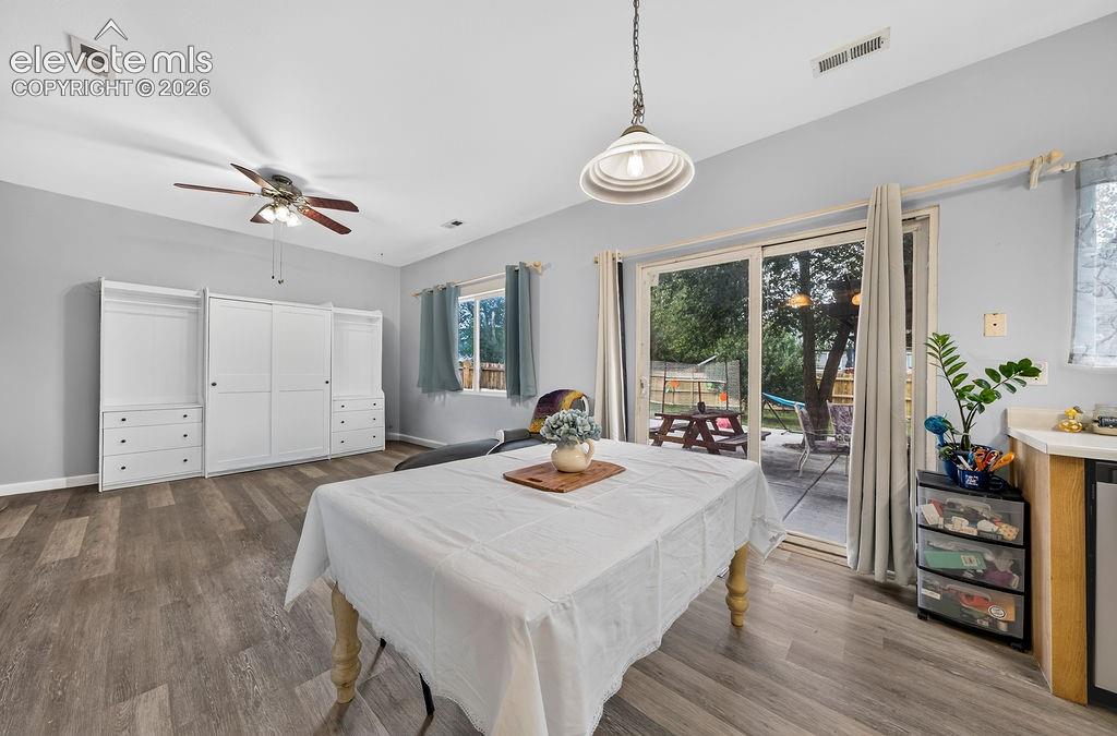 Image 15 of 45: Dining Area