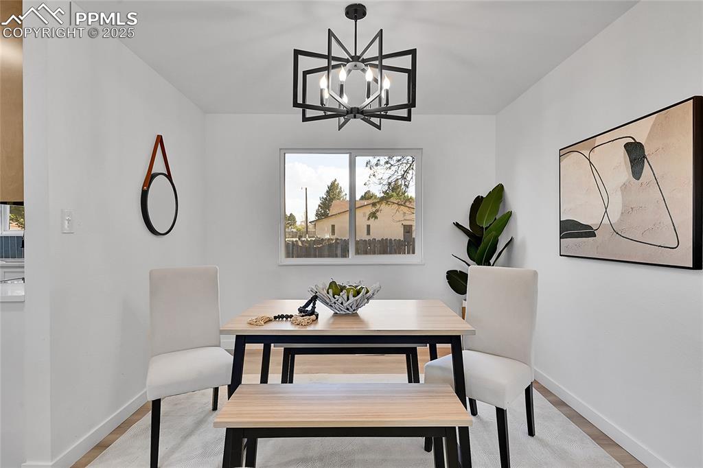 Image 12 of 43: Dining Area