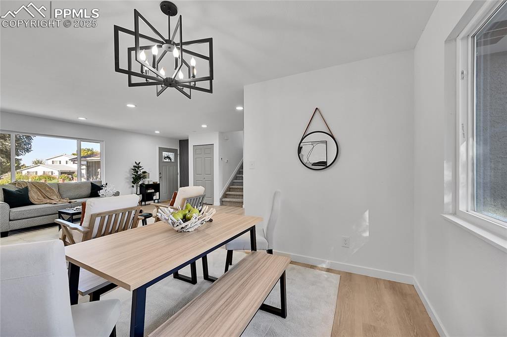 Image 13 of 43: Dining Area