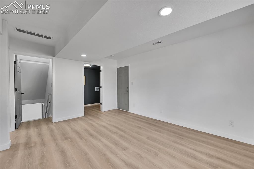 Image 14 of 43: Bedroom