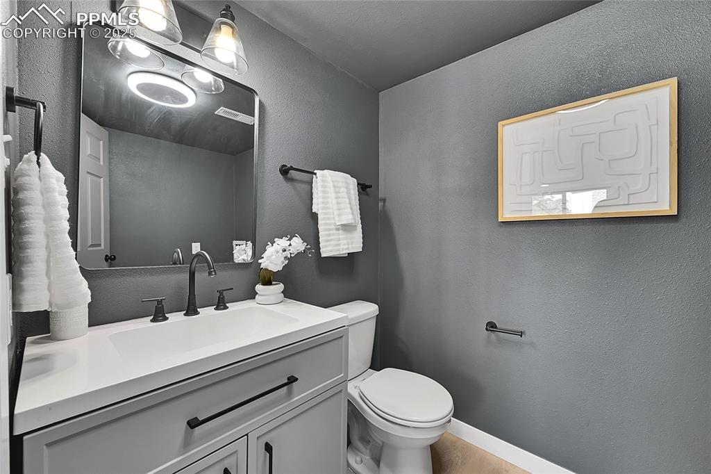 Image 18 of 43: Bathroom