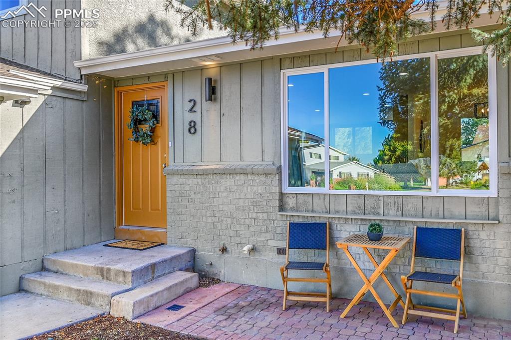 Image 32 of 43: Entry