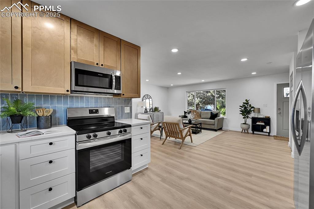 Image 9 of 43: Kitchen