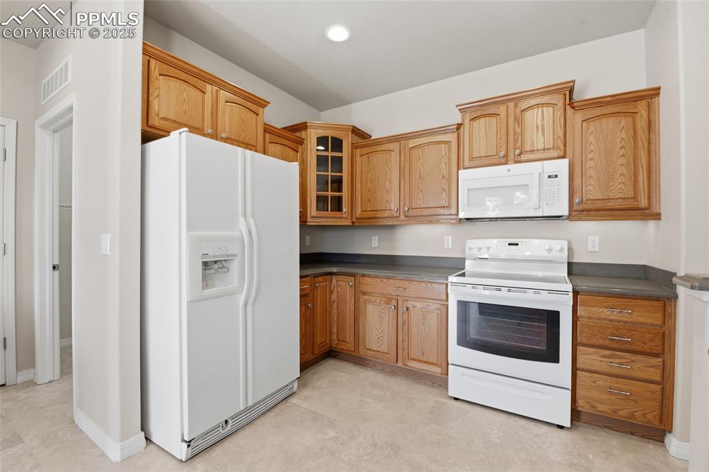 Image 14 of 46: Kitchen