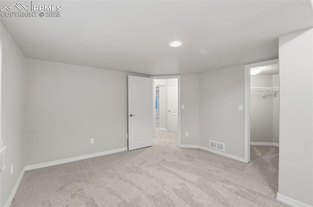 Image 35 of 46: Bedroom