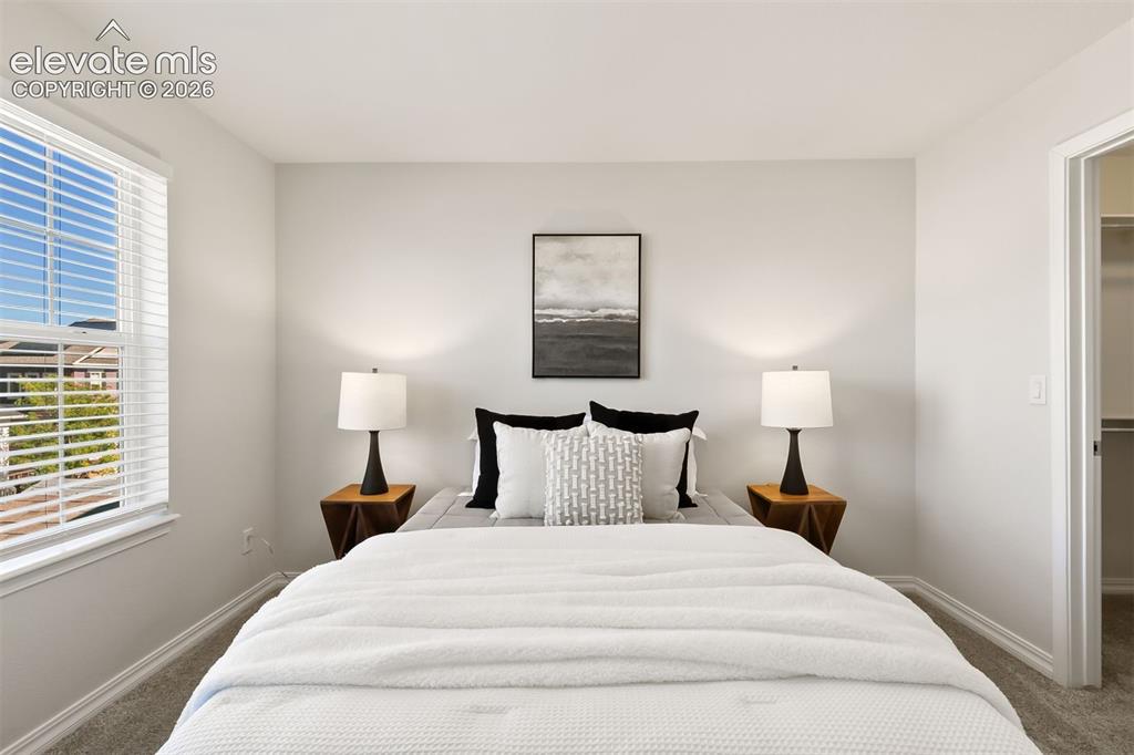 Image 10 of 25: Bedroom