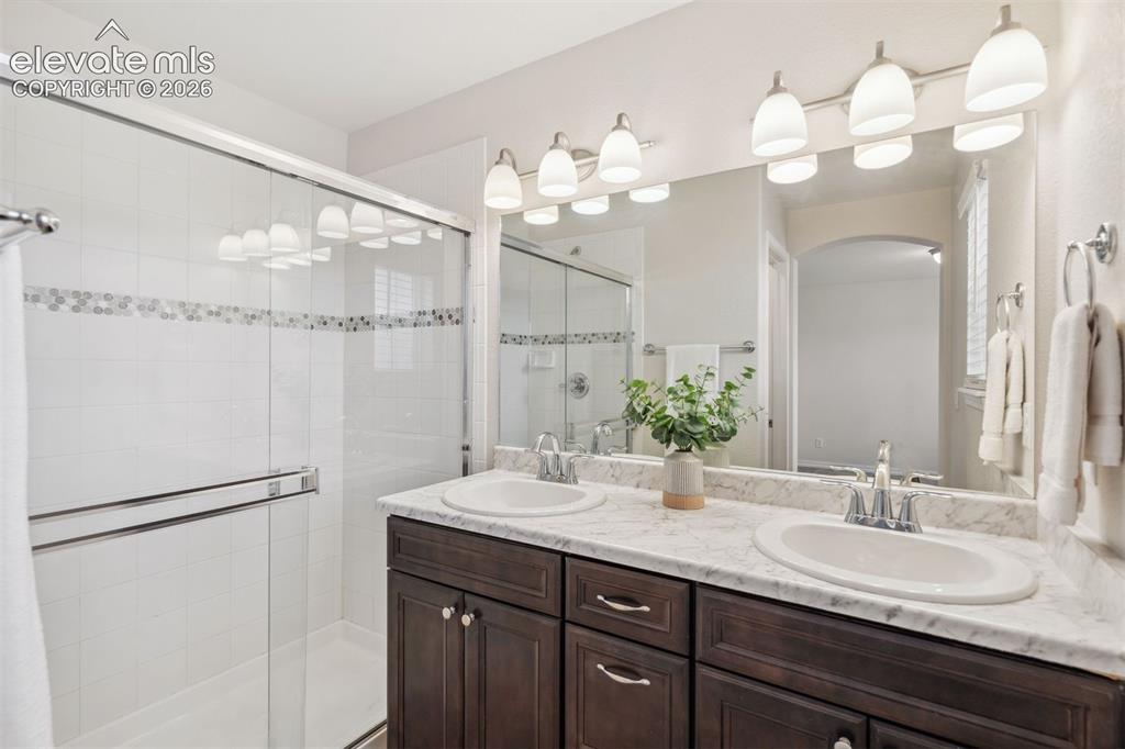 Image 12 of 25: Bathroom