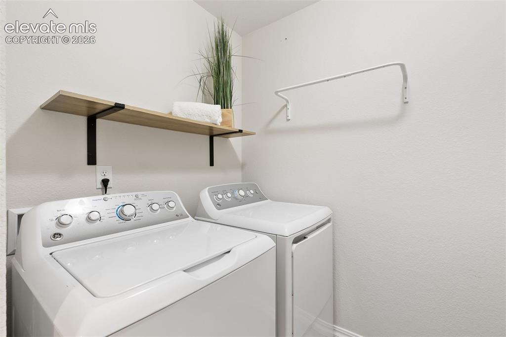 Image 18 of 25: Laundry
