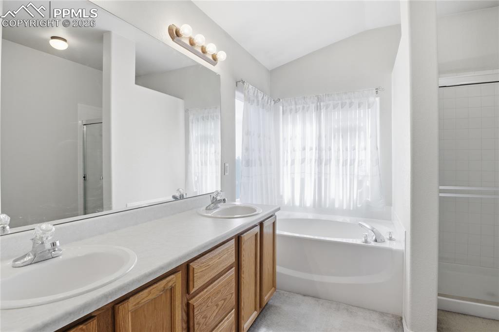 Image 26 of 30: Bathroom