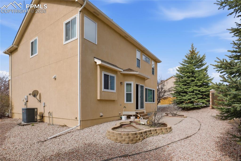 Image 28 of 30: Back of Structure